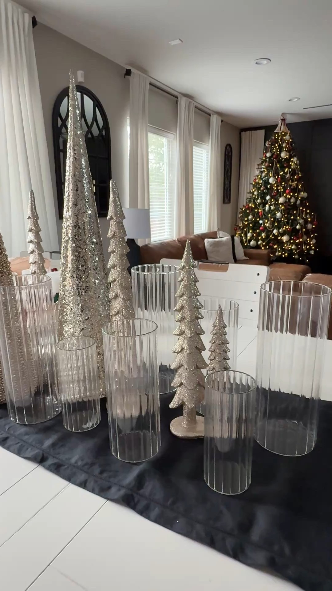 #christmasdecor #christmas #christmastable #christmascenterpiece

#LTKHome #LTKSeasonal #LTKHoliday