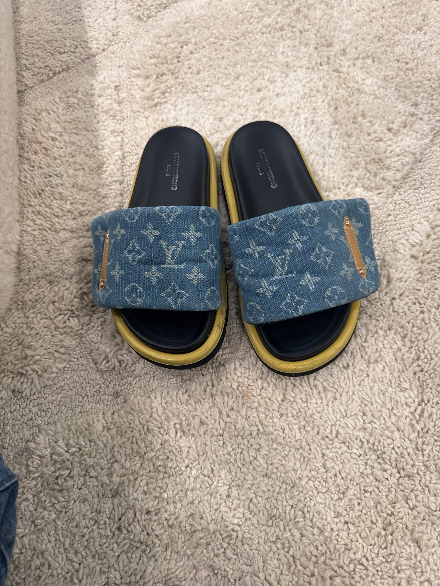 Just your average house shoe 👟 

#LTKmomlife #LTKselfcare #LTKdayinmylife