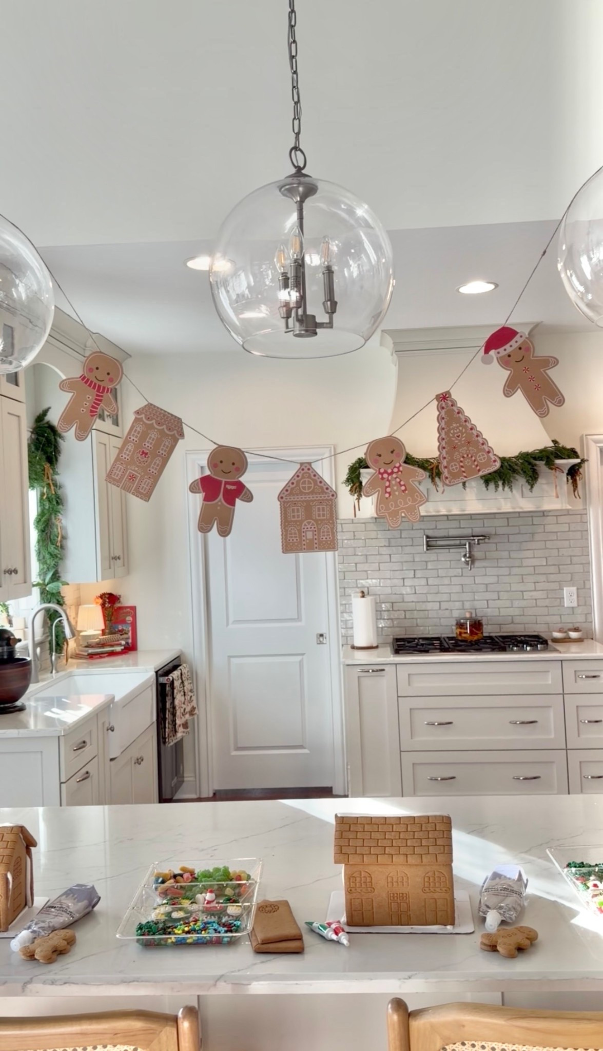 Gingerbread Party 🏠🎄🤎

#LTKHoliday #LTKKids #LTKBaby