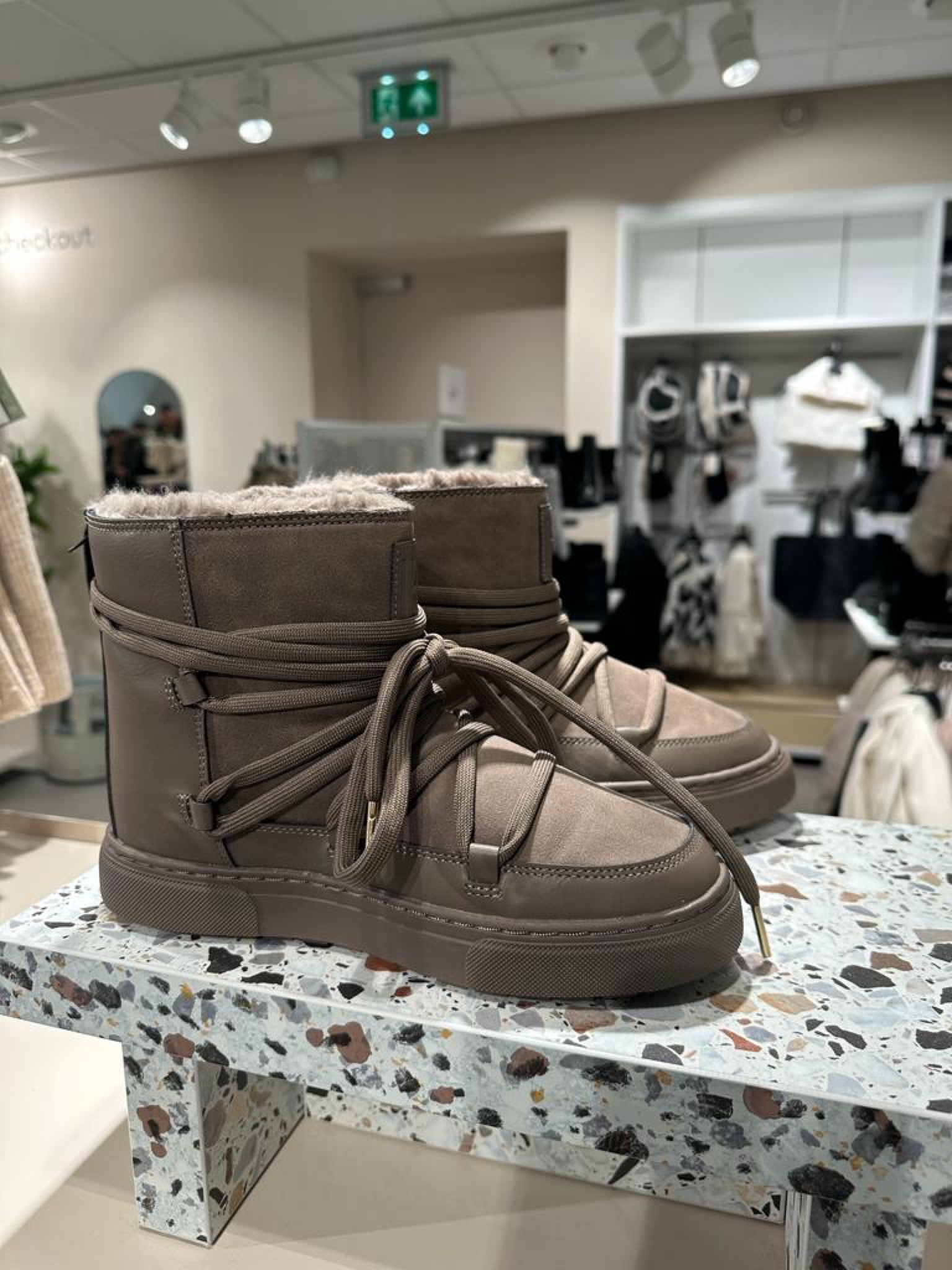 Snowboots @hm 

#LTKeurope #LTKSeasonal #LTKstyletip