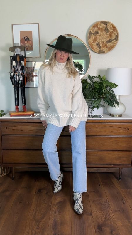 Teacher outfits
Weekend looks
Coastal cowgirl
Western hats
Cowgirl boots
Animal print
Oversized sweater
Vintage fur coats
Denim Levi’s


#LTKfindsunder100 #LTKMostLoved #LTKworkwear