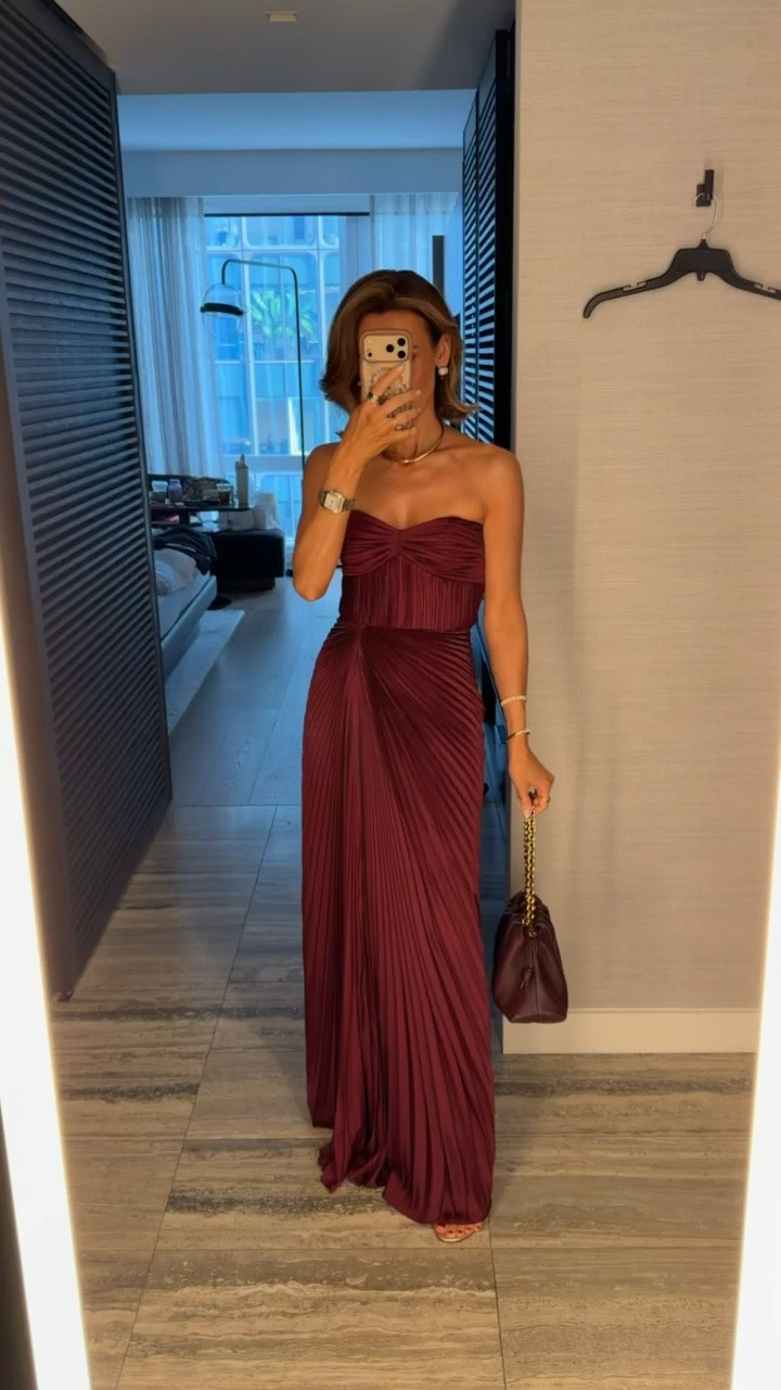 What I wore for the LTK party this evening, this dress is just so beautiful and elegant

#LTKNYFW #LTKSeasonal #LTKWedding