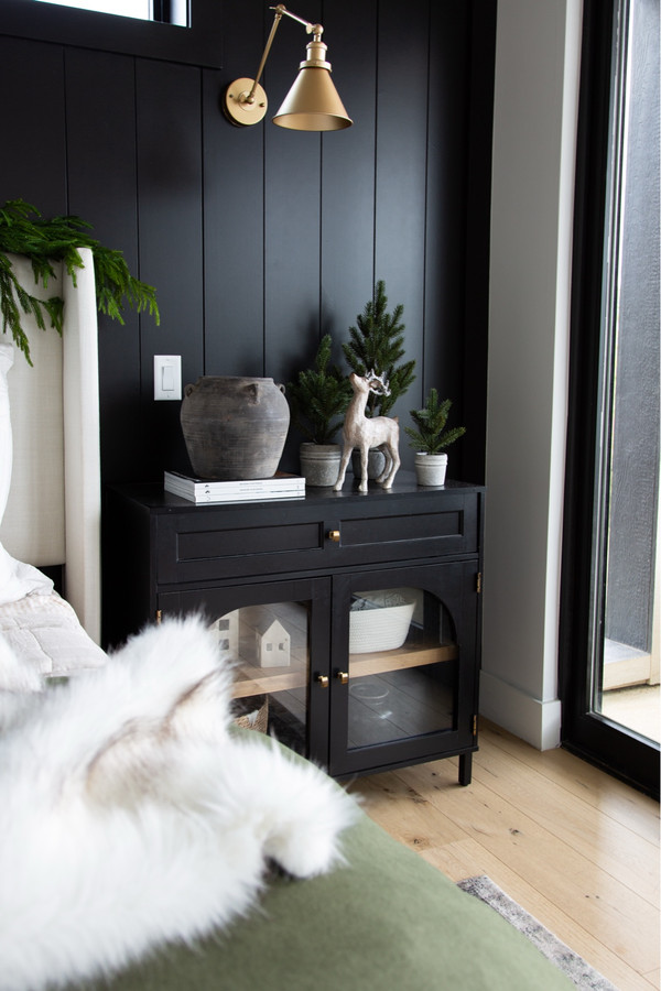 Cozy winter vibes are in full effect with this bedroom setup.