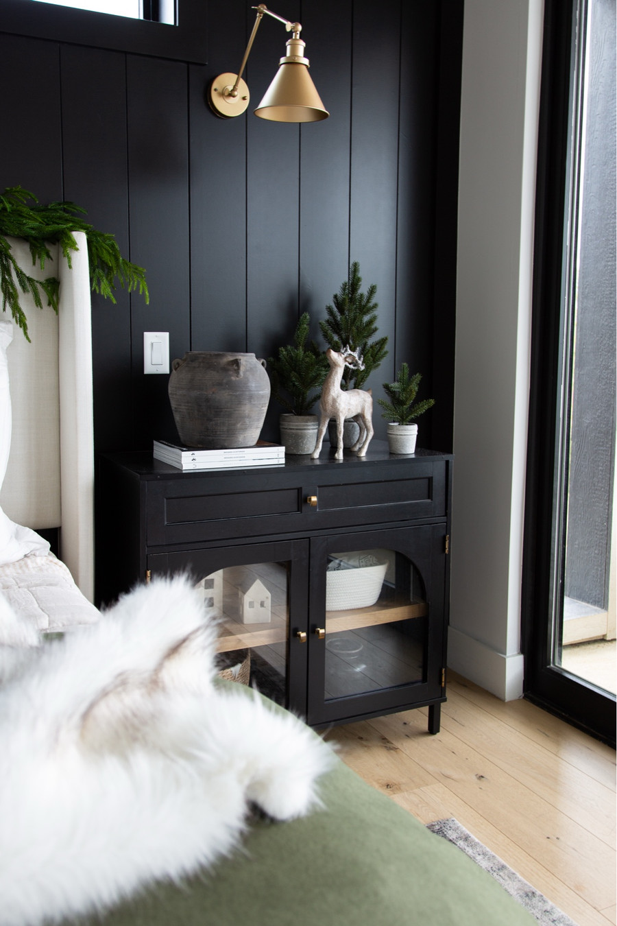 Cozy winter vibes are in full effect with this bedroom setup.