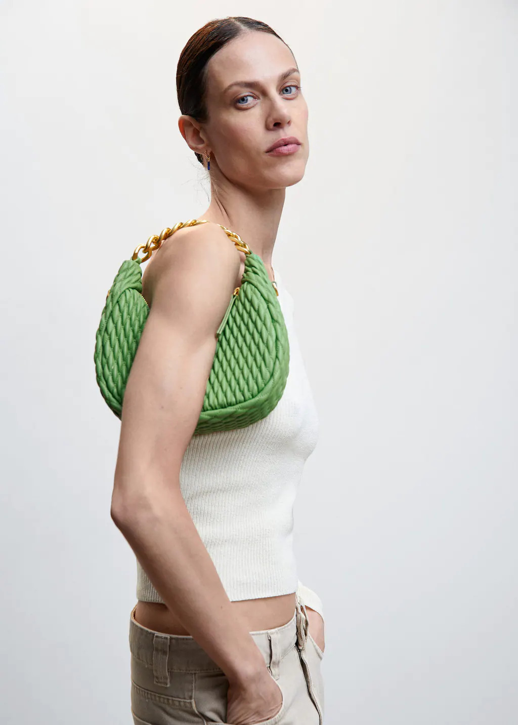 Textured chain bag -  Women | Mango United Kingdom | MANGO (UK)