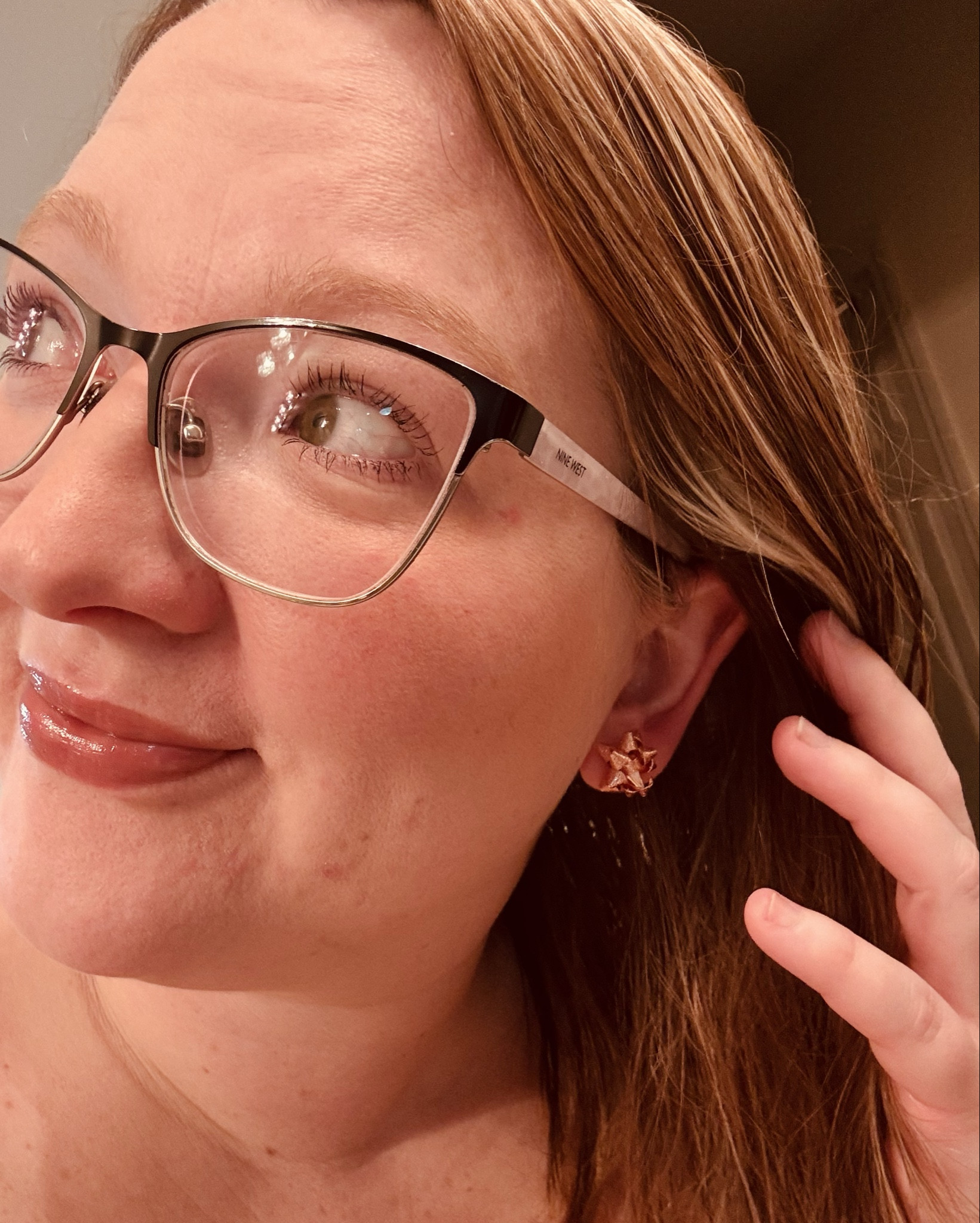 My favorite time of year && I get to wear my 🎄 bow earnings😍🤭🎄