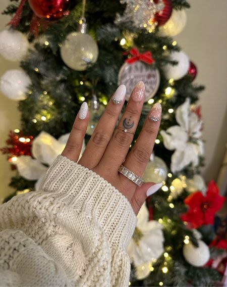 Christmas press on nails inspo! 🤍✨❄️

#pressonnails #christmasbeauty #christmasnails

#LTKbeauty #LTKHoliday #LTKGiftGuide