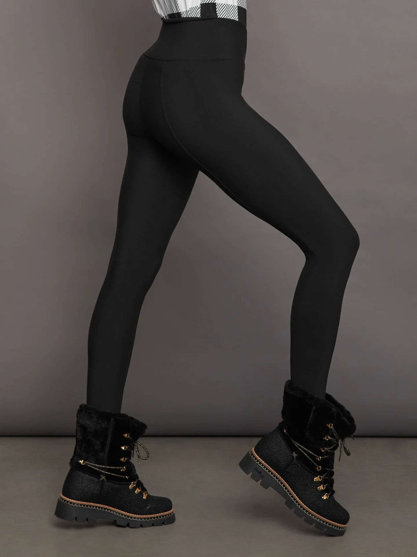 Stirrup Legging in Melt - BLACK | Carbon38