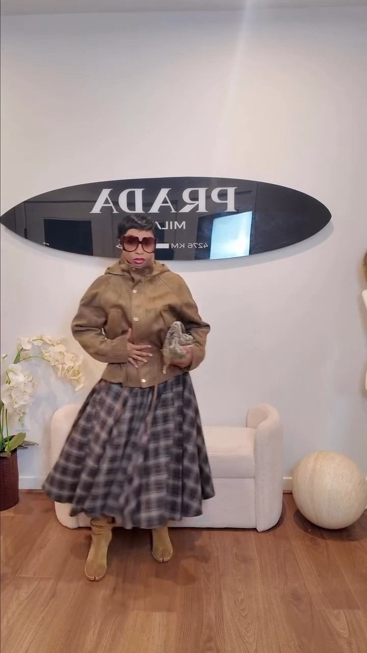 Baby, I’m baaaaaaaaaack . . . with a style session! 

Life has been life’n, and I haven’t had the time!🙈 But, since Thanksgiving is coming up, just thought I’d give you some style inspo for your Thanksgiving holiday dinner. 

Whether you’re a cool kid,  fly girl, maximalist or a minimalist. I’ve given your 4 different vibes for this one plaid circle skirt. 

Which is your fave? Sound off below in the comments. 

Outfit 🔗’s on my LTK page (link in Bio) 

#w3w #styleinspo #howtostylevideo #everydayoutfits #thanksgivingoutfits