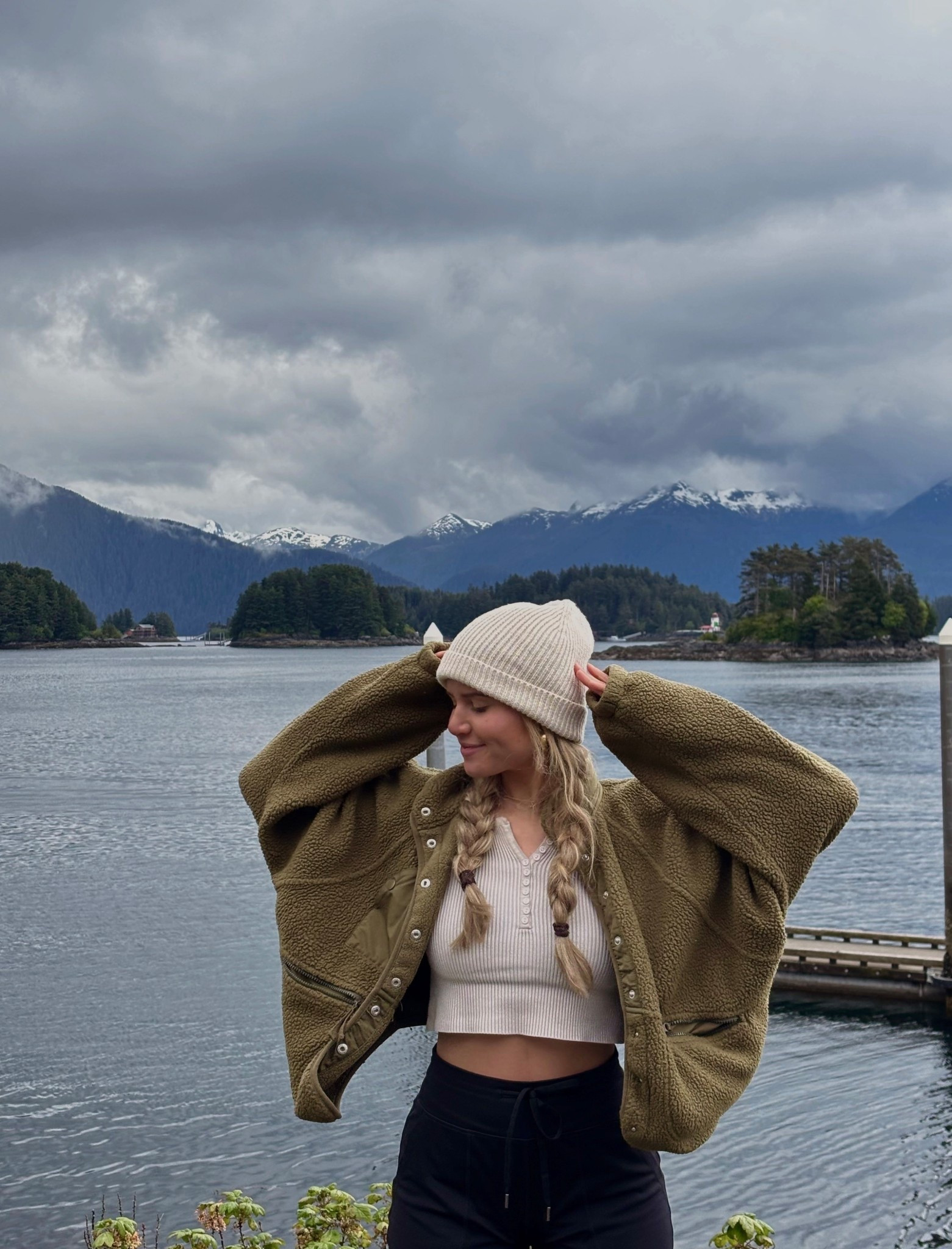 Alaska Outfit Inspo #alaska #alaskaoutfis #winter #fall #fleece #freepeople #mountain #ski