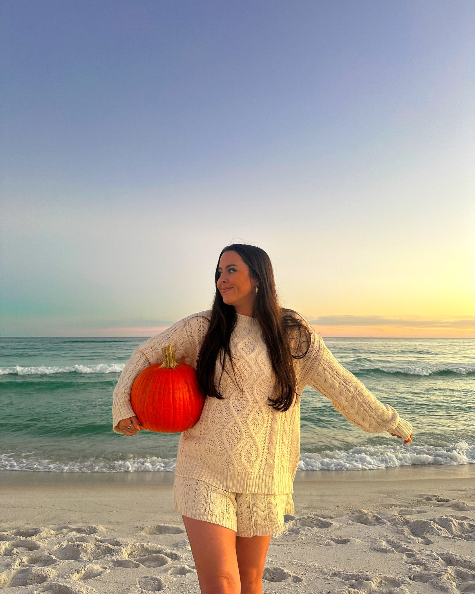 coziest sweater set 🍂🍂🎃

#LTKHalloween #LTKSeasonal #LTKFindsUnder50