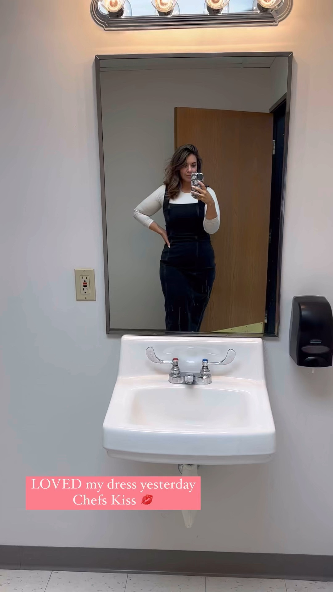 I LOVE this Abercrombie jean dress & it’s ON SALE & under $50! Originally $110!

Wearing a size large & the way it curves the curves was perfection & I have a mom belly & only wore biker shorts under to help smooth me out a bit. 


#jean
#jeandress
#abercrombie
#midsize
#spring
#summerdress
#dress
#dresses

#LTKsalealert #LTKplussize #LTKmidsize