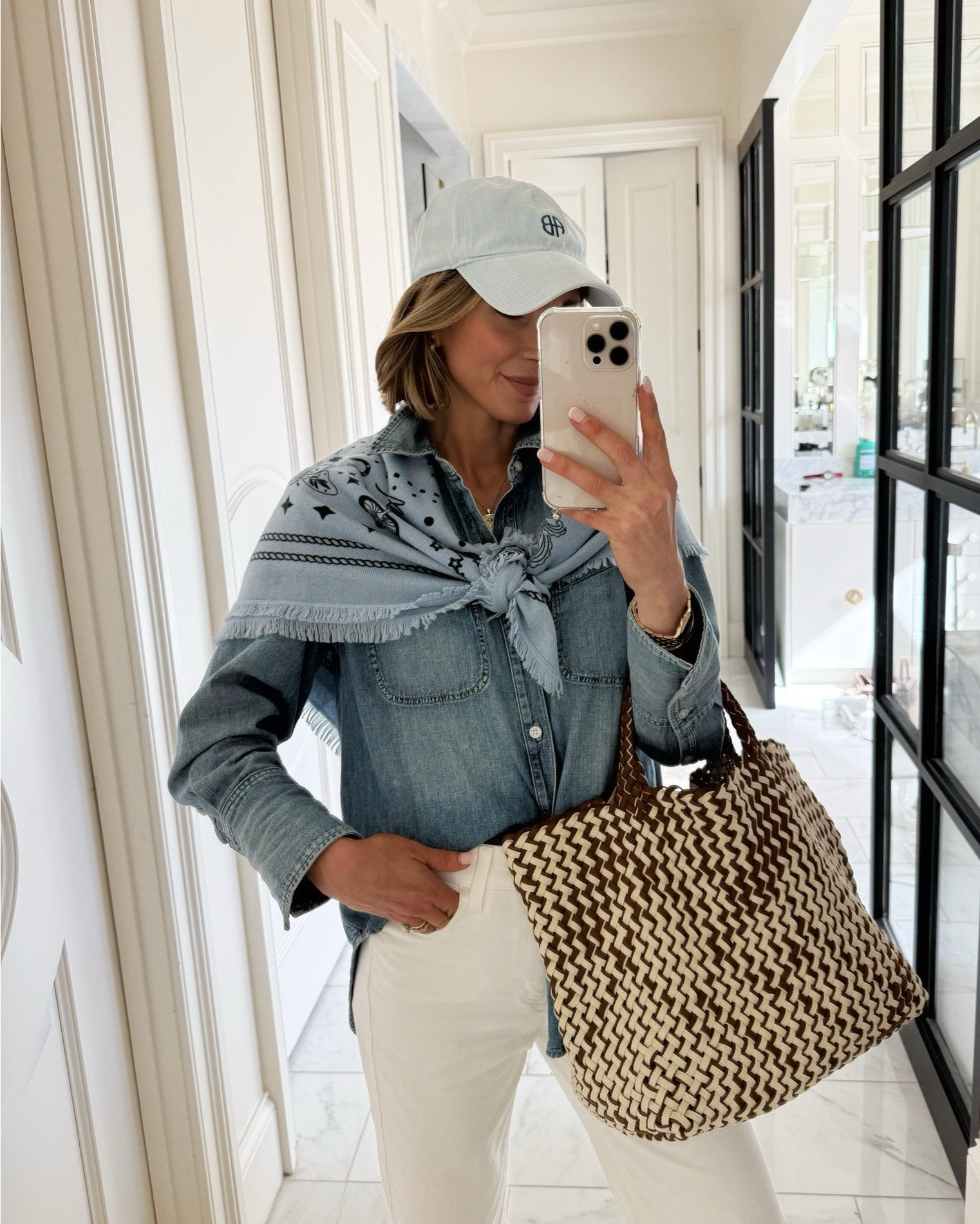 Spring white denim outfit - I'm wearing size 25 and I'm 5'7 for reference. These jeans fit true to size. 

#LTKootd