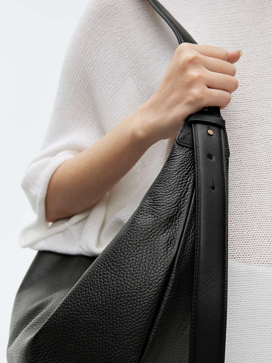 Mid Size Curved Shoulder Bag - Black - ARKET WW | ARKET (US&UK)