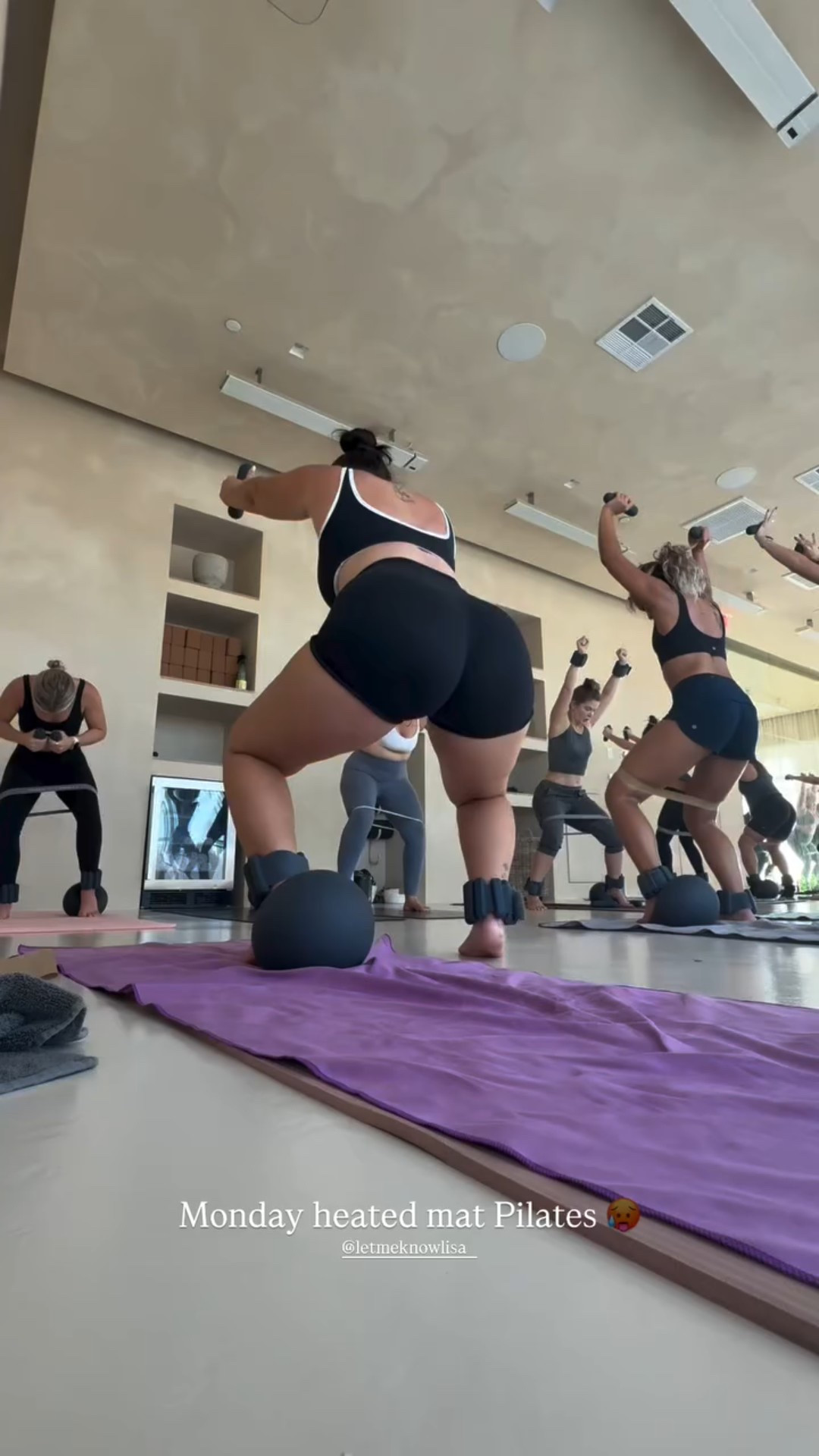 Monday heated mat Pilates 🥵  @letmeknowlisa

#A&F #abercrombie 

#LTKMidsize #LTKActive