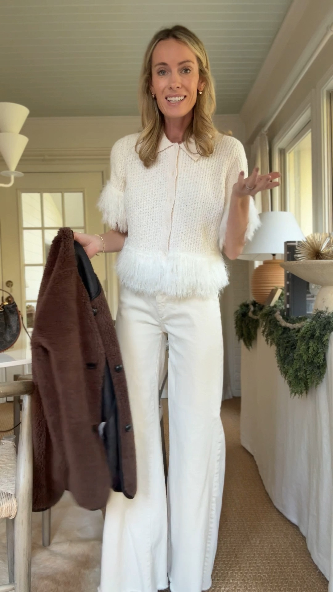 Merry Christmas! I hope everyone had a great day 😍🎅🏻 here is what I wore to Christmas Eve dinner! It’s hot here and I am so glad I had this cute little sweater top. Size M! 