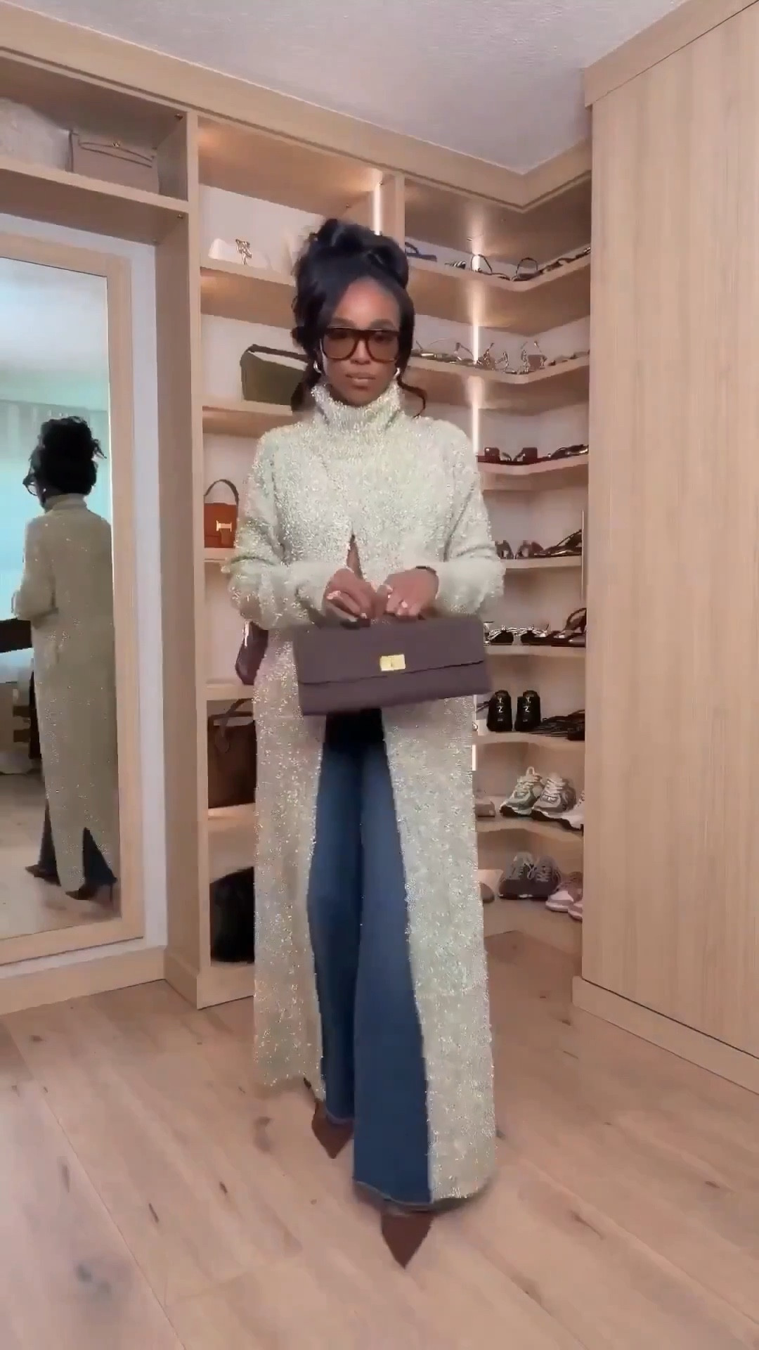 ✨ Cozy Layers, Elevated Denim

A statement longline cardigan layered over a sleek crop top and classic blue denim creates the perfect balance of cozy and polished. The added texture brings depth, while the clean jean keeps the look timeless and easy to rewear. These are the kinds of pieces that work overtime in your closet, making the cost per wear a no-brainer.

Perfect for:
• Casual days
• Brunch plans
• Coffee runs

📏 Sizing
Cardigan: Small
Top: Small
Jeans: 27 Long
Shoes: True to size

📐 Measurements
5’4” · 138 lbs · 34D · 27” waist · 40” hips

Layered cardigan outfit ideas, elevated casual denim looks, cozy neutral layers, modern everyday outfits, chic casual styling.

Follow me on Instagram and YouTube @kirasfashionfinds

#LTKgrwm #LTKPetite #LTKootd