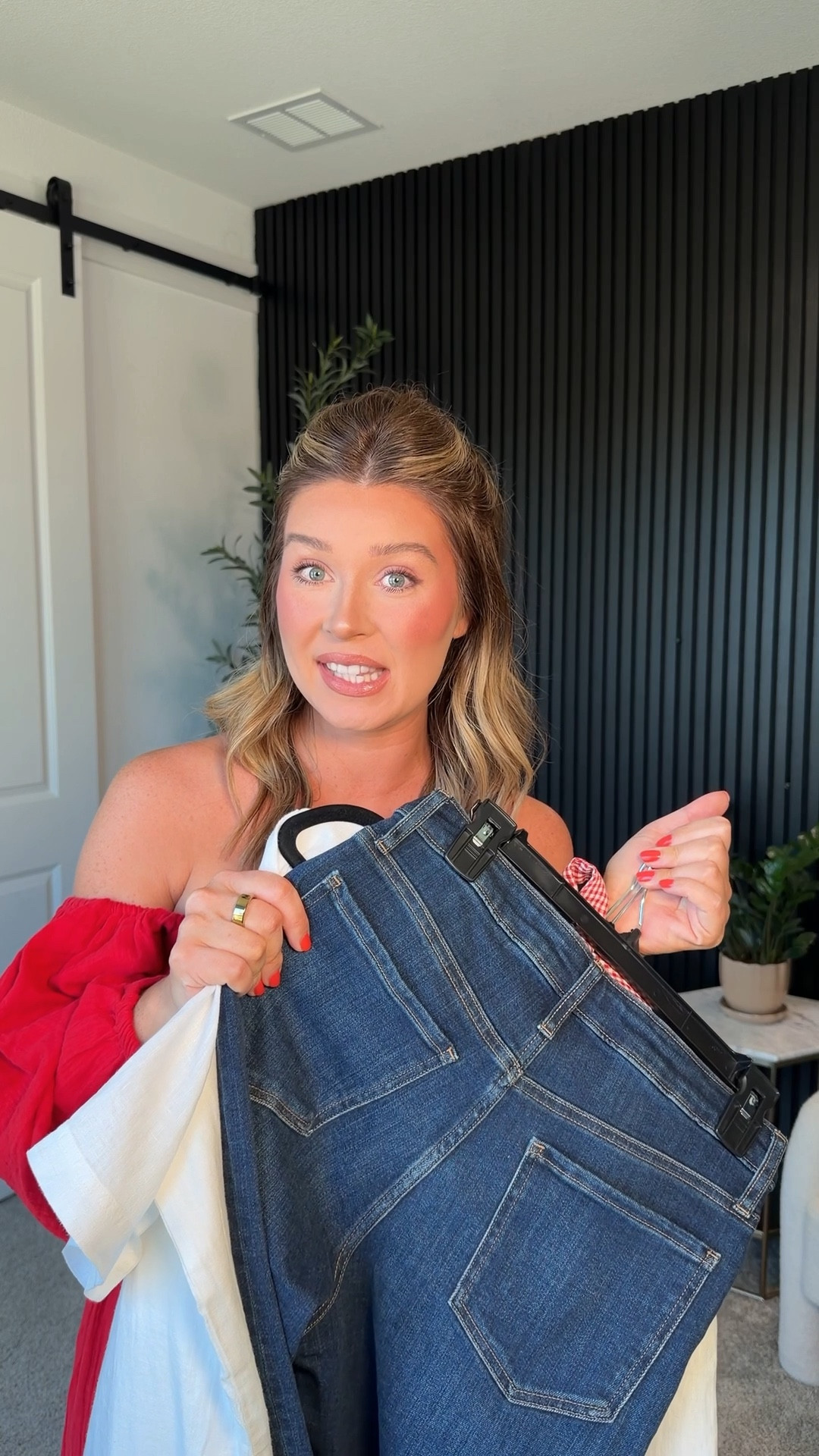 new spring finds from @Quince 

can’t wait to wear the 2 dresses & linen halter top on our spring break trip in a couple weeks! Jeans are a no for me due to the high rise cut. 

Sizing 5’7 • 150lbs • 34DDD(augmented) • 29” waist • 39” hips