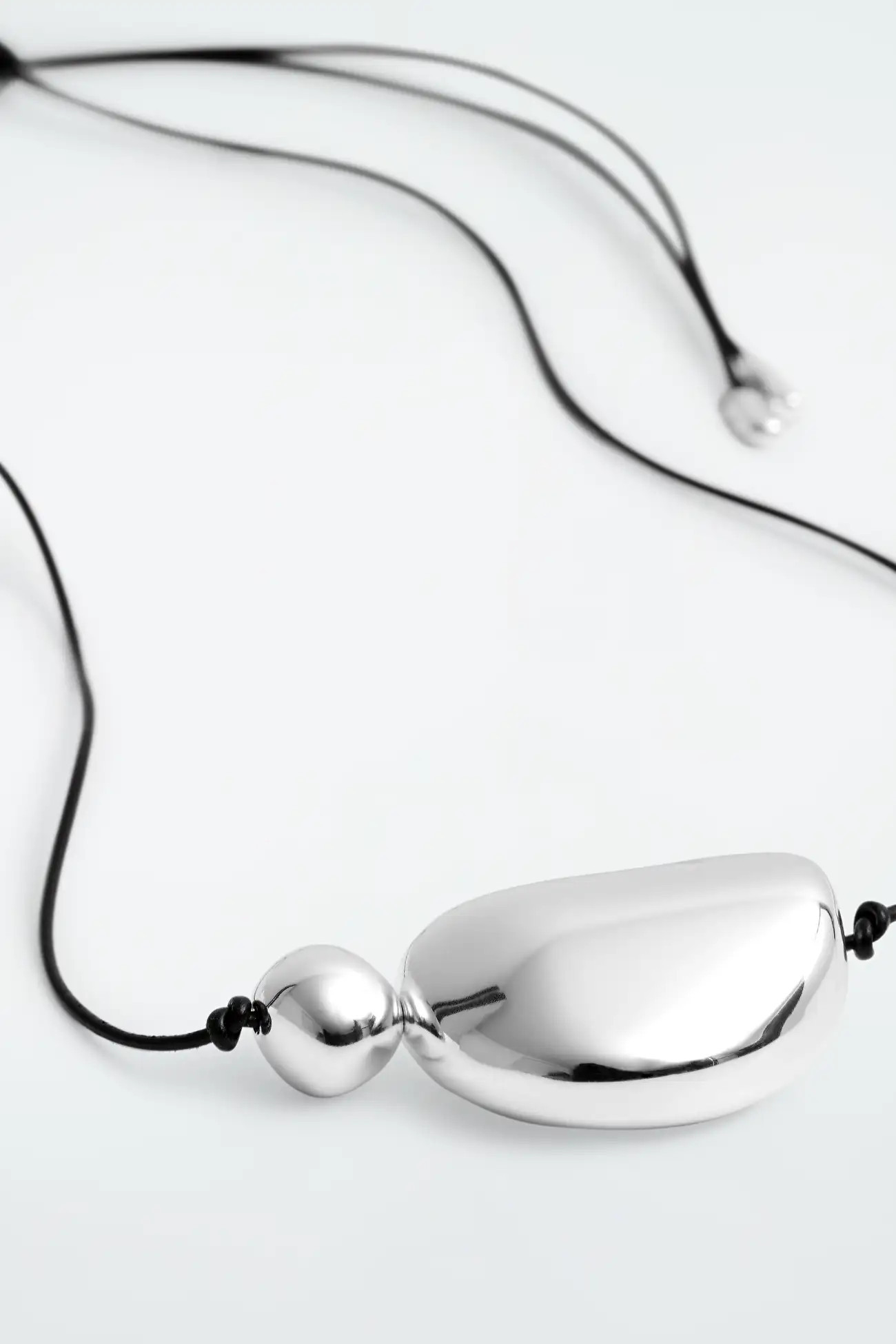 LEATHER CORD PEBBLE PENDANT NECKLACE | COS (EU)