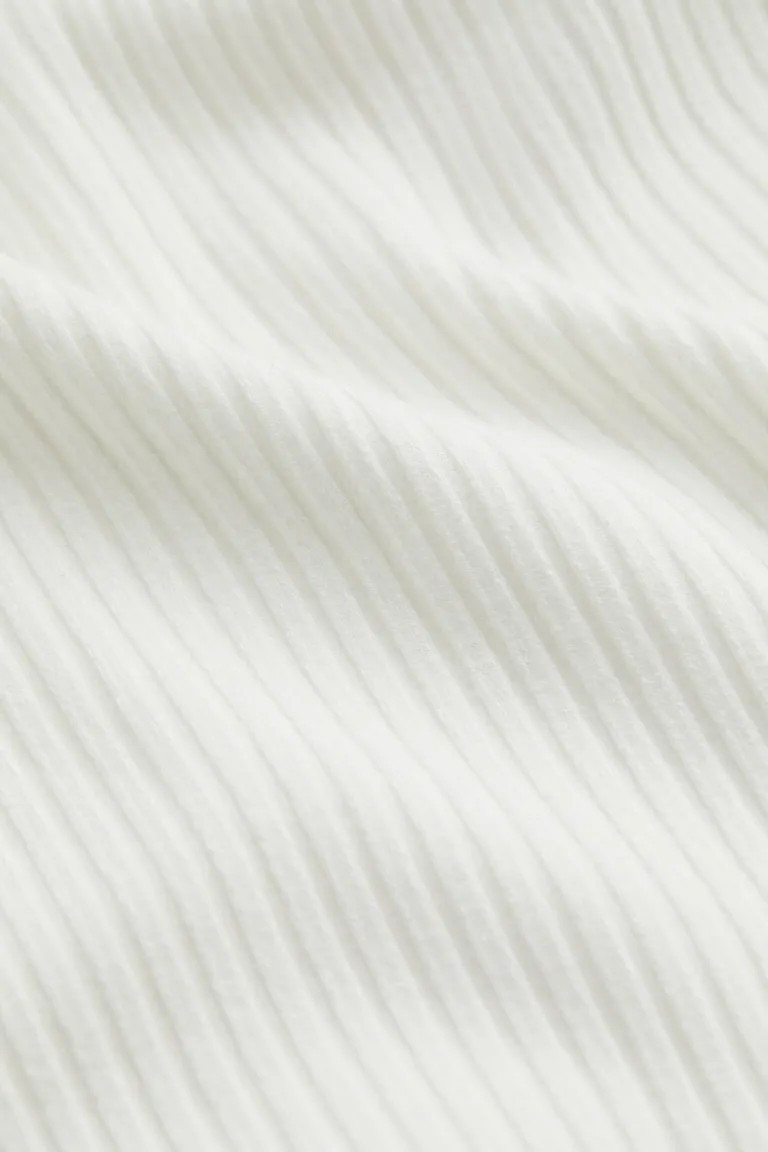 One-shoulderjurk met cutout | H&M (DE, AT, CH, NL, FI)