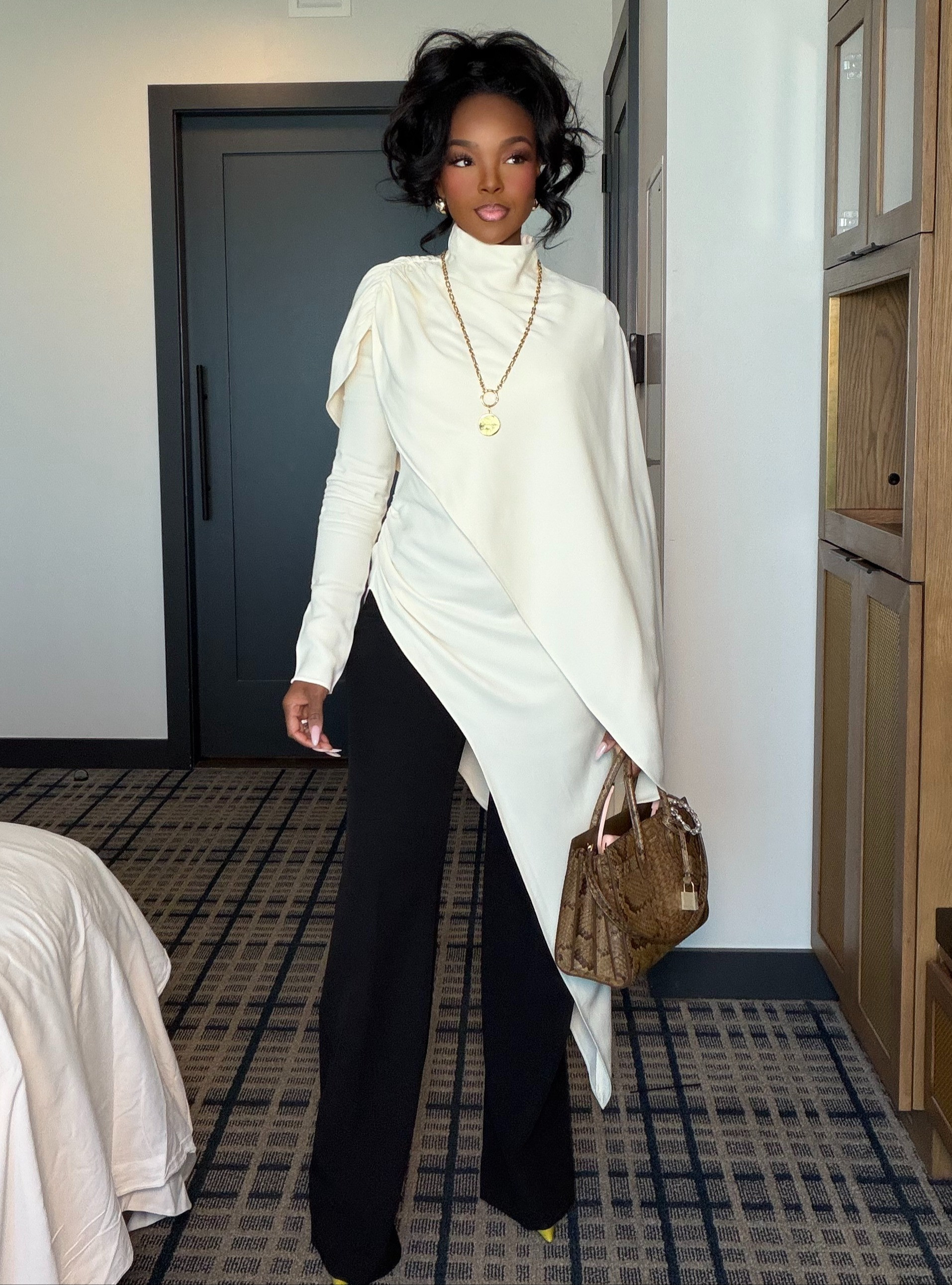 Day one at LTK Con 🤍 dressed like I mean business.  👇🏽 Wearing: Size Small | 5’4” | 140 lbs 📲 Download the FREE LTK app & follow me (@kirasfashionfinds) to shop all my daily finds. #businesslook  #workwear

#LTKCon #LTKgrwm #LTKootd