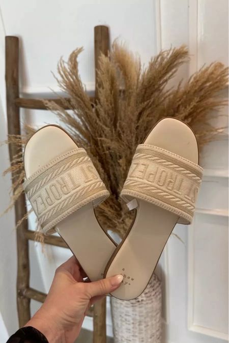 My designer inspired sandals from target are on sale!! Runs true to size and are so comfy  

#LTKFindsUnder50 #LTKShoeCrush #LTKSaleAlert