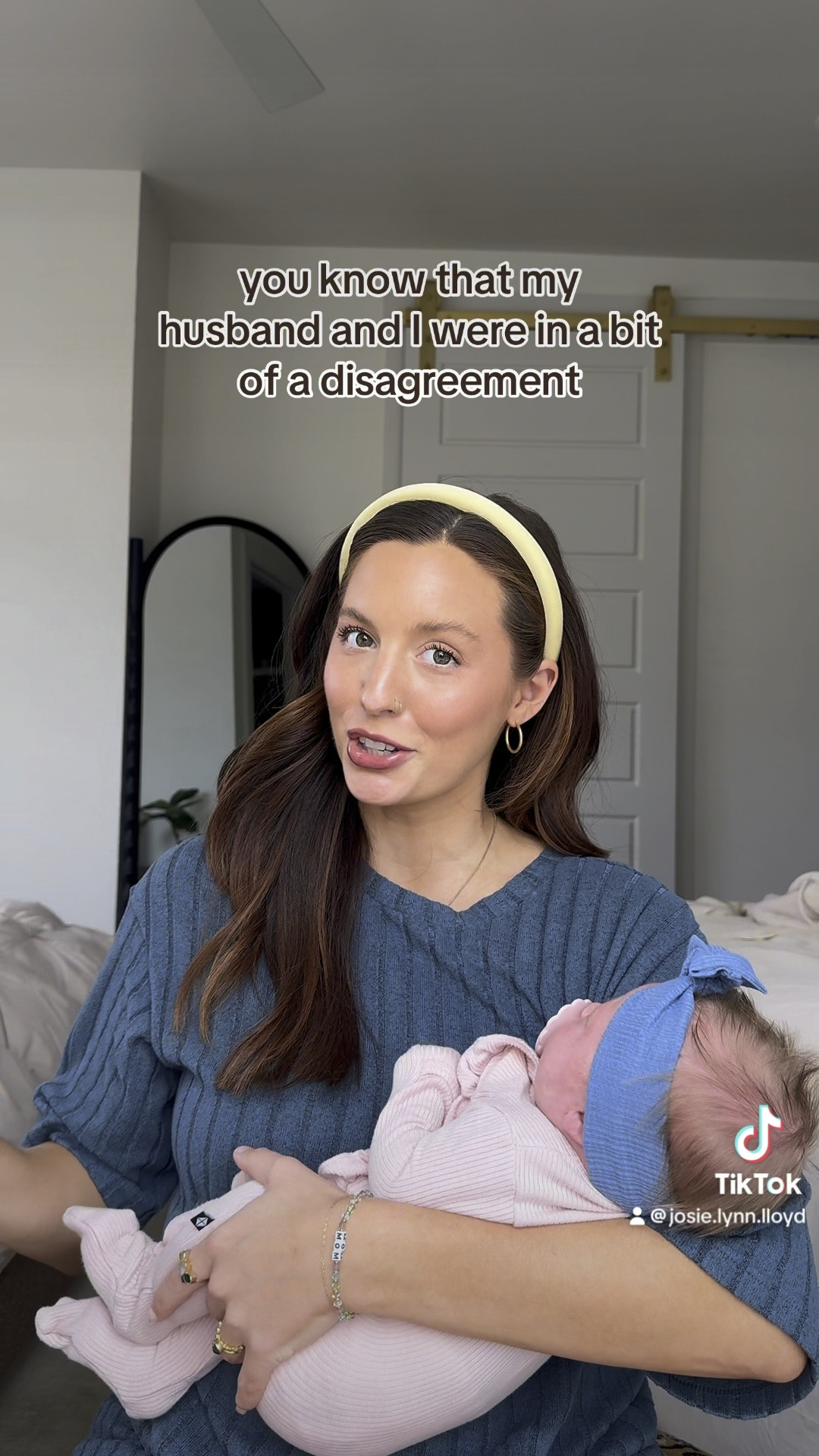 a super similar headband and exact earrings from this post! 