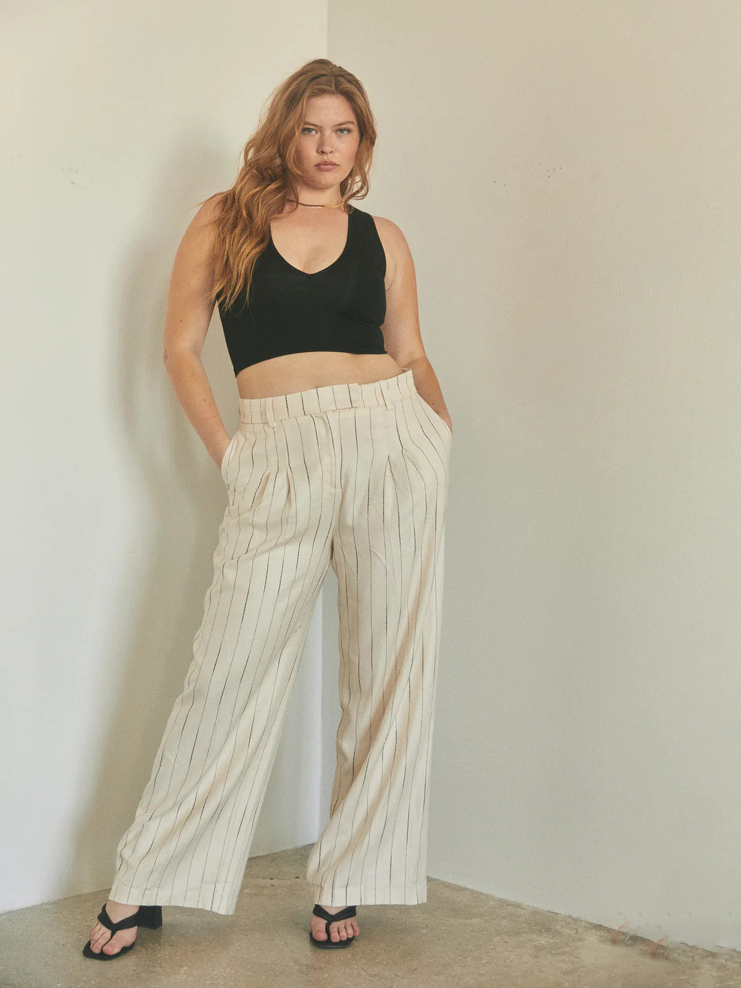V-Neck Brami (Crop) | Klassy
