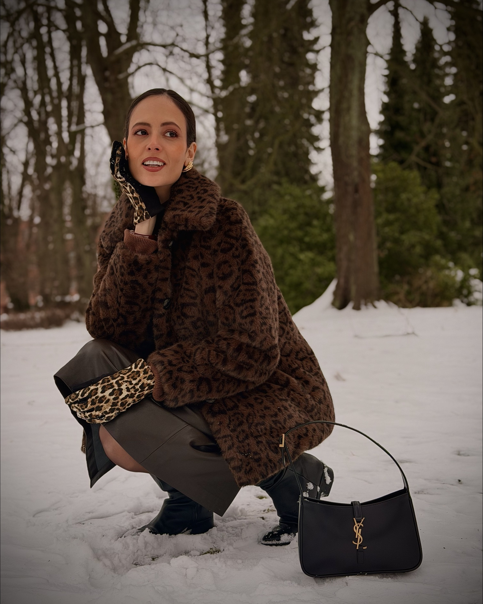 Μετρώντας αντίστροφα για τις πρώτες ζεστές μέρες…🕊️ 

Προσπαθώ να αντιμετωπίσω το κρύο του Αμβούργου με αυτή την υπέροχη animal print γούνα, γιατί η παγωνιά πλέον... δεν παλεύεται. 

Πότε έρχεται η άνοιξη; 🥹🌸🌺🌷

Για πείτε μου όμως, πώς σας φαίνεται αυτό το look;

~~~~~~~~~~~~~~~~~~~~~~~~~~~~~~~~~~~

Counting down to the first warm days. 🕊️ 

Trying to deal with the Hamburg cold with animal print, because this freeze... is just too much. 

When is spring coming? 🌸💐🌺🌷

But let me know, how do you like this look? 

•
•
•
•
•
•

#WaitingForSpring #HamburgStyle #AnimalPrint #WinterToSpring #ootd

#LTKsale #LTKeurope #LTKwinter