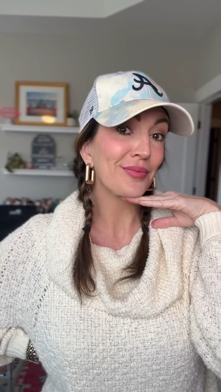 🫣🧢 These products boost my tired mom face (and the hat helps with hiding the dirty hair 😏). 
💫 @peachandlily glass skin veil mist (to hydrate my dull skin)
💫 @maybelline was a big winner in this look! Used their 4 in 1 glow makeup, the instant age rewind concealer, and the Fit Me matte poreless pressed powder
💫 @milkmakeup cooling water jelly tint lip & cheek stain (shade “burst”)
💫 @essence_cosmetics lip liner in “rosy nude”
💫 @lorealparis panorama mascara 
🤳 Follow me on @shop.ltk app under my profile @jennysuemakeup to shop this post and these products and get my exclusive app only content! #ltkbeauty #ltkunder50 #milkmakeup #maybelline #essencecosmetics #lorealparis #makeupover40 #maturemakeup