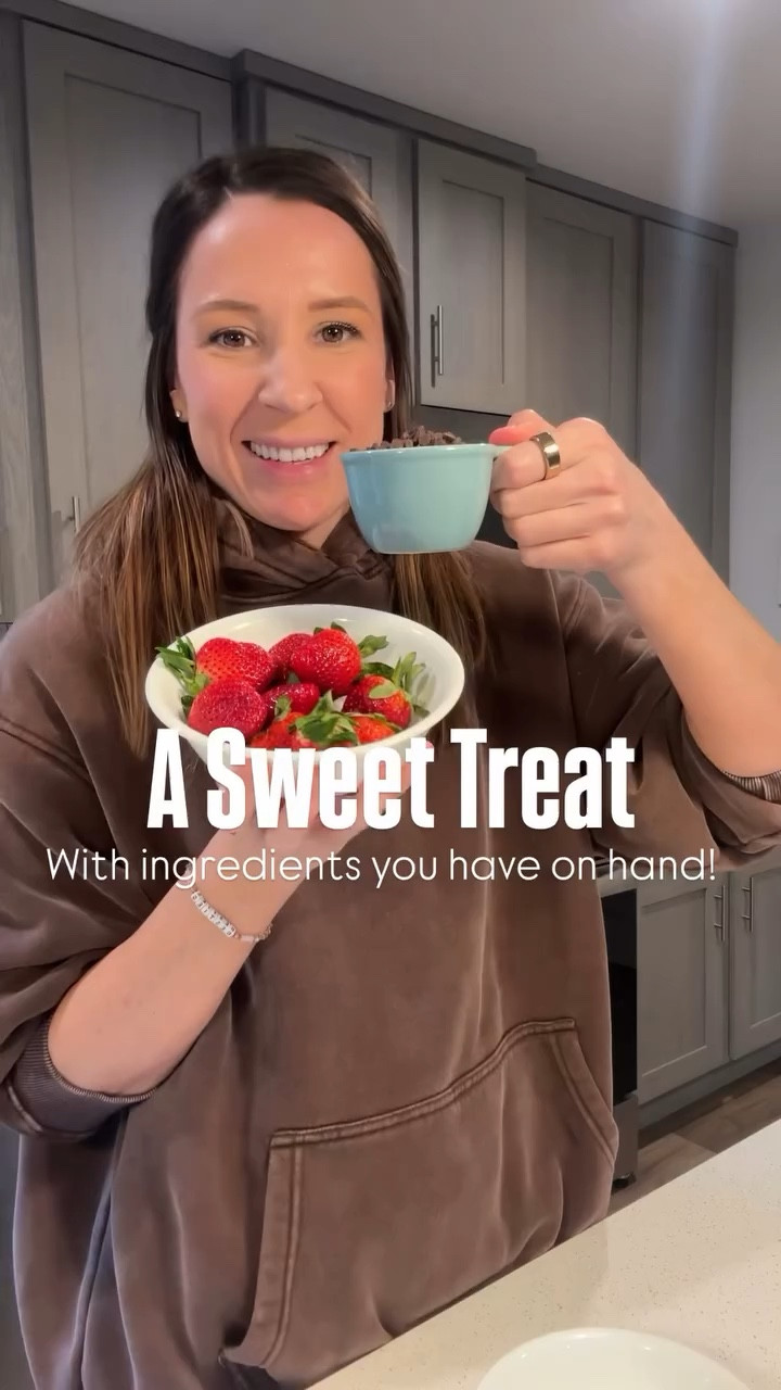 Chocolate covered strawberries..for ANY occasion!🍓

#sweettreat #snacks #yum #cookinghack #delicious