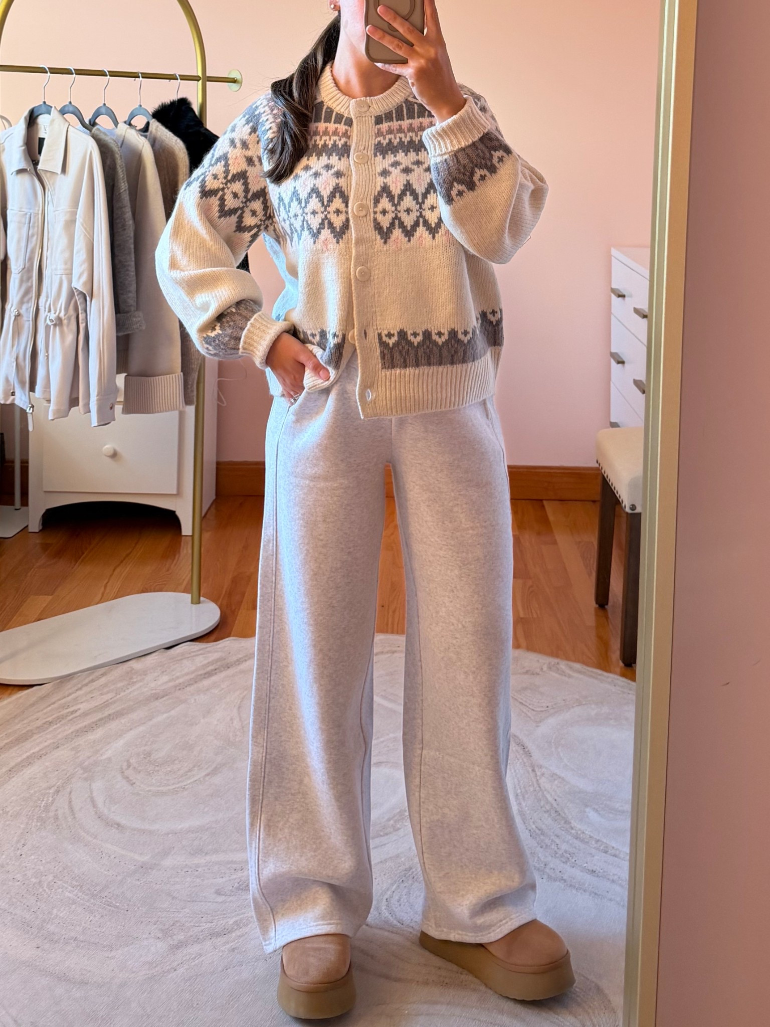 Extra 40% off everything at aerie! They have the best loungewear and these fleece lined sweats are my favorite!! I’m wearing size small short  

#LTKCyberWeek #LTKSaleAlert #LTKFindsUnder100