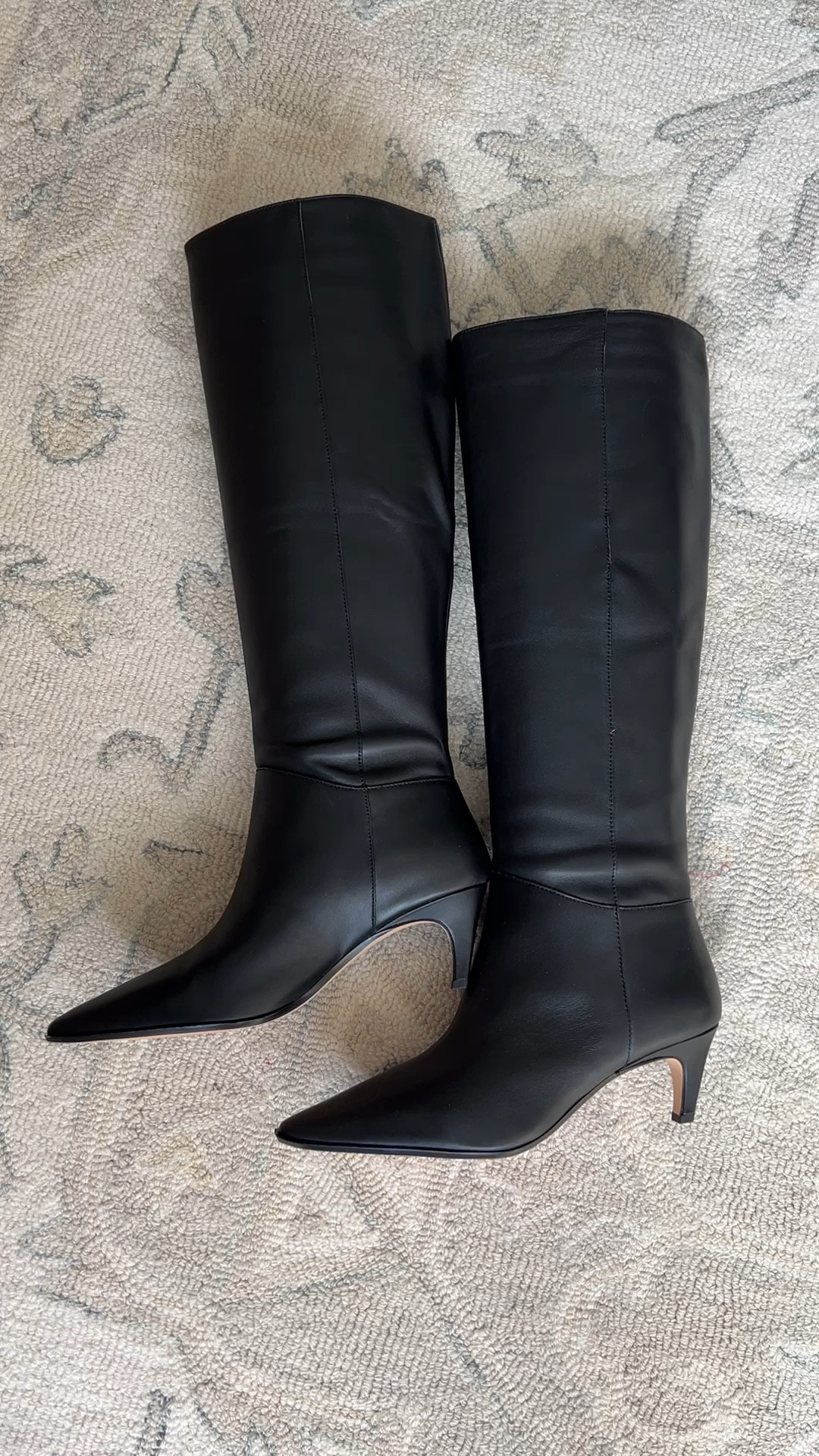 J. crew fall knee high leather boots run true to size! 


Fall boots / to the knee boots | leather knee high boots 

#LTKShoeCrush #LTKSeasonal #LTKStyleTip
