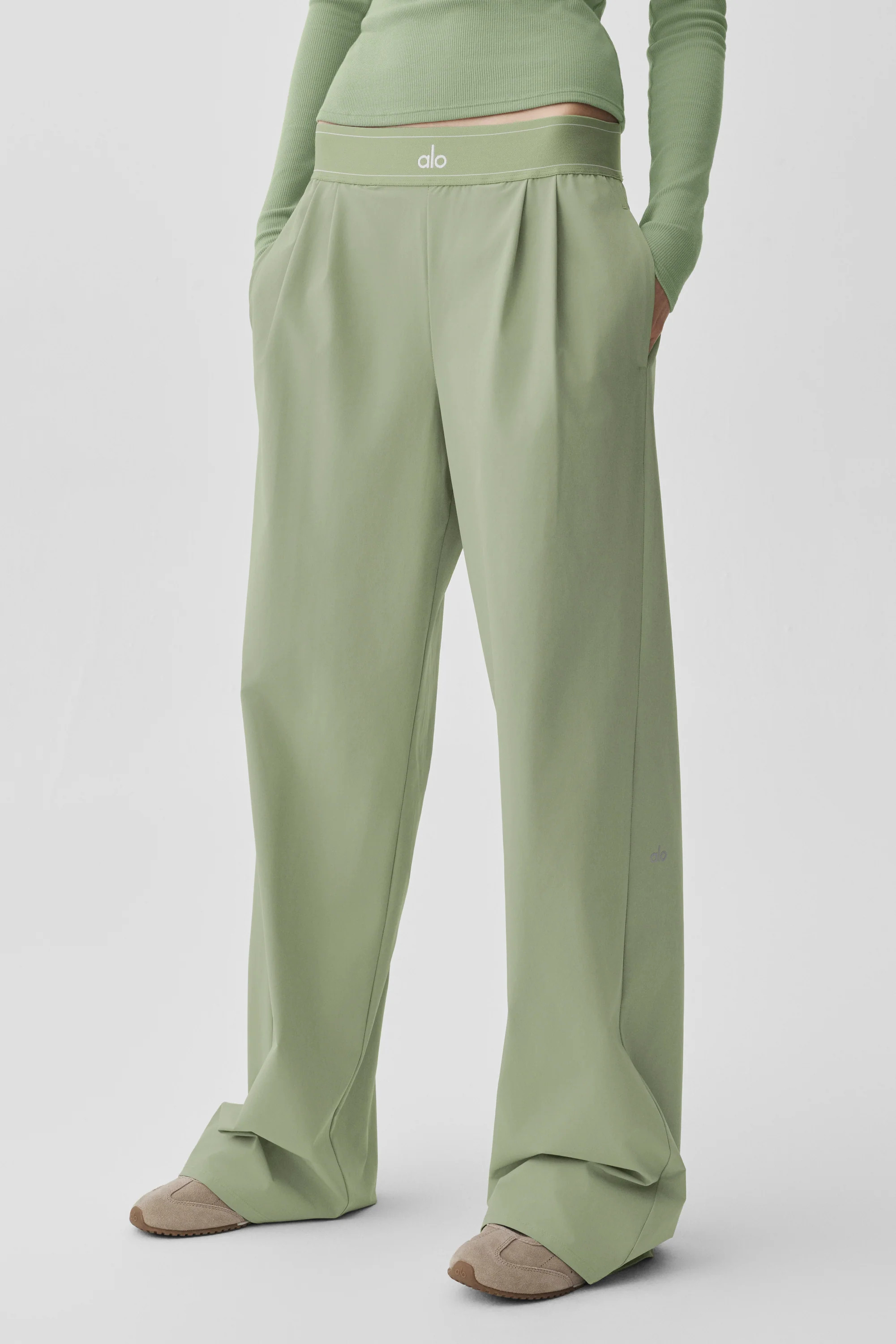 ALO | Suit Up Trouser (Long) in Dune Grass, Size: Large | Alo Yoga