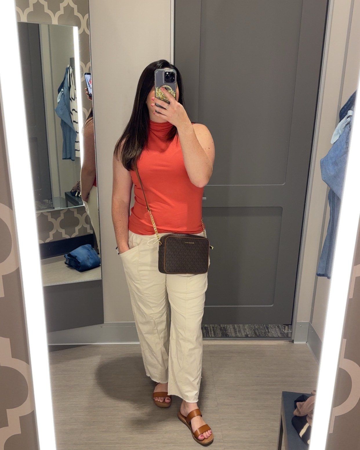 One purse, two ways… FALL edition! 

This is my go to purse for everyday use and when I only need a few things. 

Think running errands, mom on the go (with or without the kids), date night… etc.

This crossbody bag would look great with any trendy espresso brown outfit in your fall wardrobe. 

#LTKStyleTip #LTKItBag #LTKSeasonal