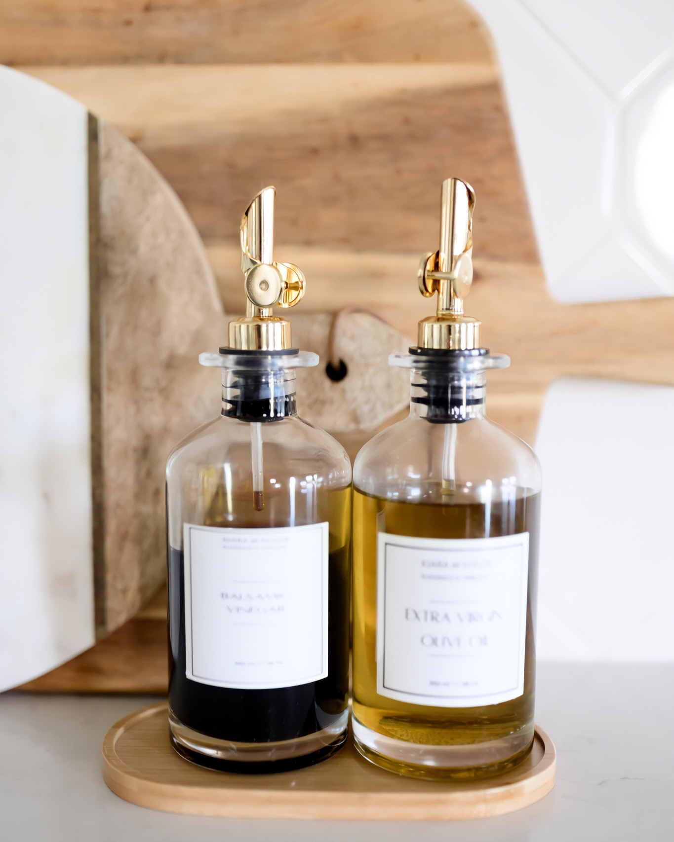 Modern Kitchen Essentials  


Kitchen  kitchen essentials  oil dispenser vinegar dispenser  cutting board  kitchen finds  kitchen inspo  kitchen tools 

#LTKstyletip #LTKhome