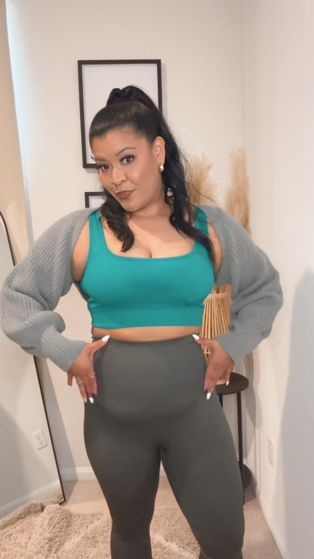 Tummy control leggings for that hot mom walk! 
#tummycontrollegging # hotmomwalk #compressionkeggings #workoutoutgits #newyearworkoutoutfitideas


#LTKmidsize #LTKstyletip #LTKfitness