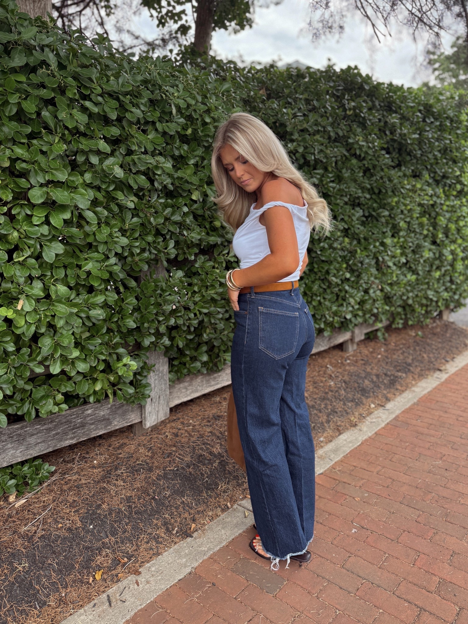 Weekly favorite- the High rise 90s relaxed jean! Wearing dark rinse in size 28 long but I cut the bottoms to make them fit me

#LTKFindsUnder100 #LTKStyleTip #LTKSeasonal