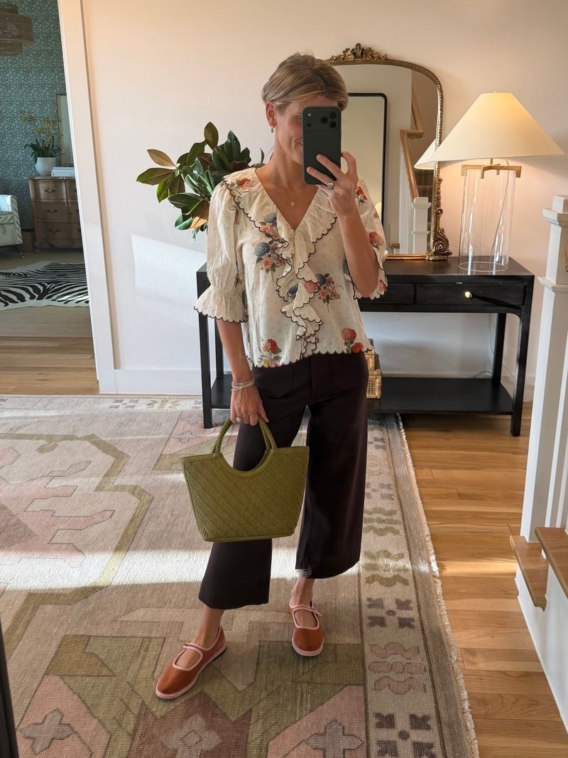 OOTD: obsesseddddd with these @Quince pants cause I don’t have to get them hemmed (short length) and they’re not $$$

#LTKootd #LTKSeasonal #LTKdayinmylife