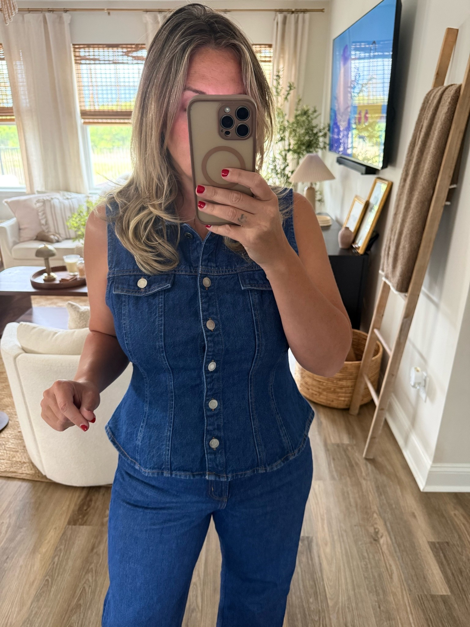 Denim on denim but make it GOOD 👖✨

This set is everything for summer and yes… sold separately so you can mix + match 🙌🏼

The vest is SO flattering and such a cute elevated basic you’ll wear on repeat… and these jeans?? The fit is unreal — perfect color, perfect length, and they hug in all the right places 👏🏼

If you’ve been looking for that effortless denim look, this is it 🤎

Denim, jeans, vest, ootd, grwm, sale, h&m, top, set

#LTKSaleAlert