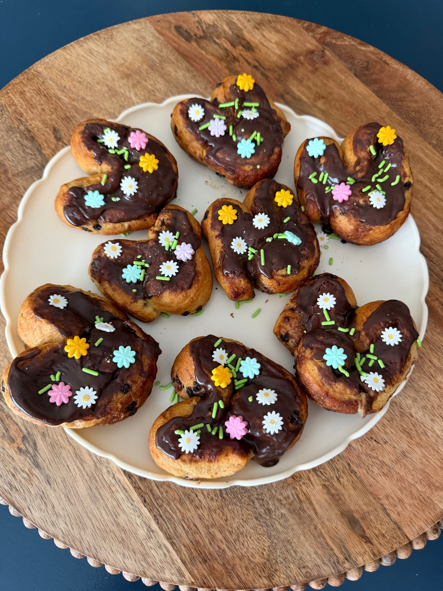 These chocolate bunny cinnamon rolls are the cutest and easiest Easter treat 🐰🍫

Just unroll the cinnamon roll slightly and form little ears, bake, then dip in melted chocolate and add spring sprinkles. So simple and they turn out adorable every time.

Perfect for Easter morning, brunch, or a fun little surprise 💛

Everything I used to make these is linked here!

#LTKFamily #EasterTreats #EasterIdeas #SpringBaking #EasyEaster #HolidayFun #LTKSeasonal #MomLife

#LTKmomlife #LTKHome #LTKfoodie