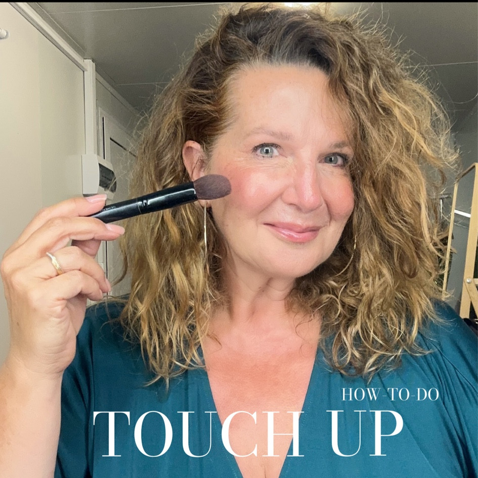 TOUCH UP 
diese Produkte eignen sich perfect für eine kleine Auffrischung Deines Make-ups 👇🏼
Tutorial auf @serenagoldenbaum / Instagram 

#LTKbeauty