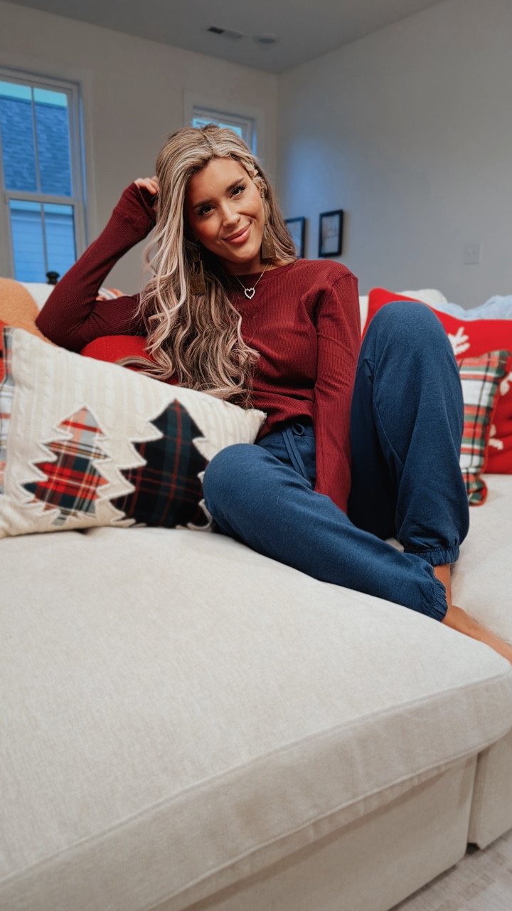 #JockeyPartner The older I get, the more excited I am about pajamas and loungewear as presents 🎁 it’s the gift that keeps giving and everyone loves! @jockey gets it. Their fabrics are so incredibly soft (their Joggers and Waffle Knit Long Sleeves are my personal faves) and are perfect for tackling the holiday chaos and everyday life 🥰