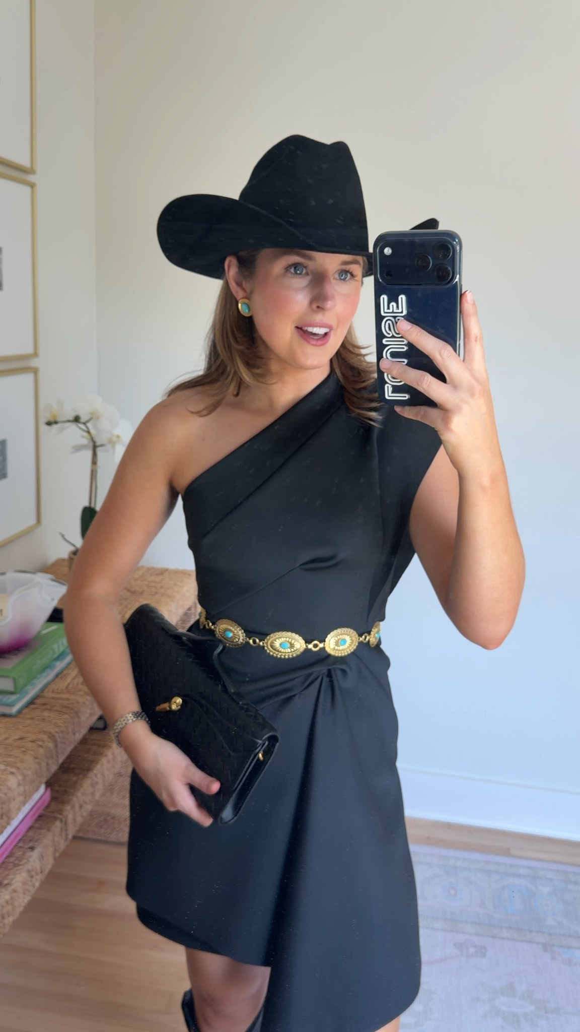 Cowboy cocktail // western chic outfit idea! Wearing a S in dress