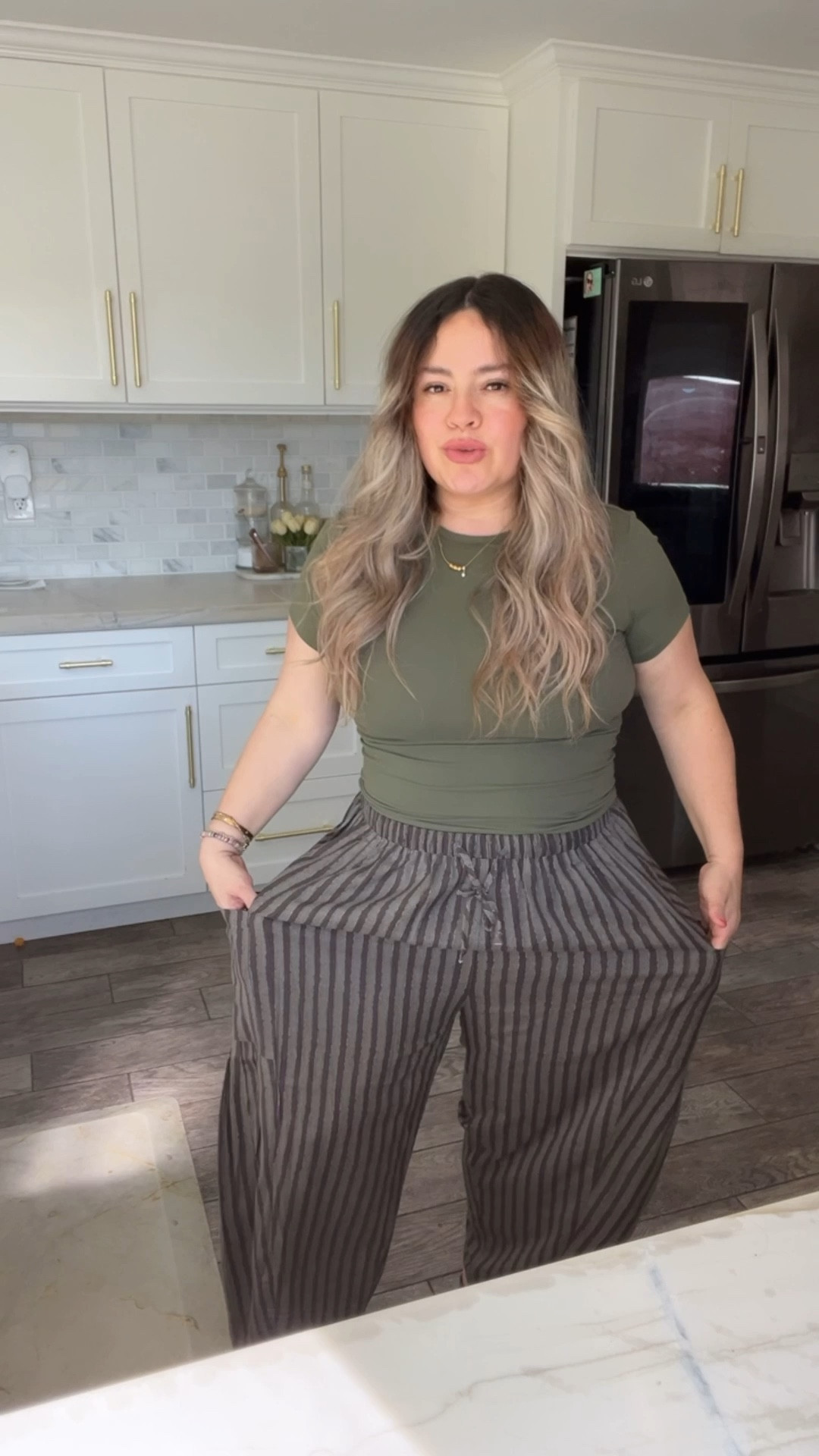 Momfit of the day. Pants run a little bit, size down one size. Top size M.  #amazonfinds 