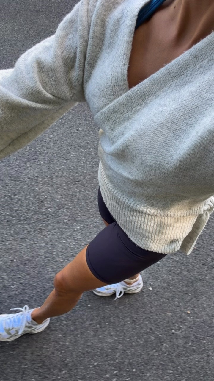 Morning walk favorites 💙

#LTKfitnessgoals #LTKmomlife #LTKmorningroutine