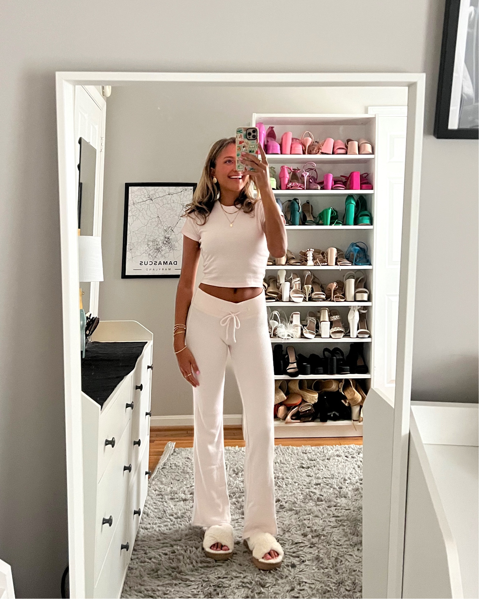 casual everyday outfit for summer to fall transition ✏️ the perfect back to school outfit or work outfit! 

use code HCOMCKENZIE for an extra 20% off Hollister.

sizing:
XS regular tops 
S sweaters 
XS regular pants 
000R jeans 