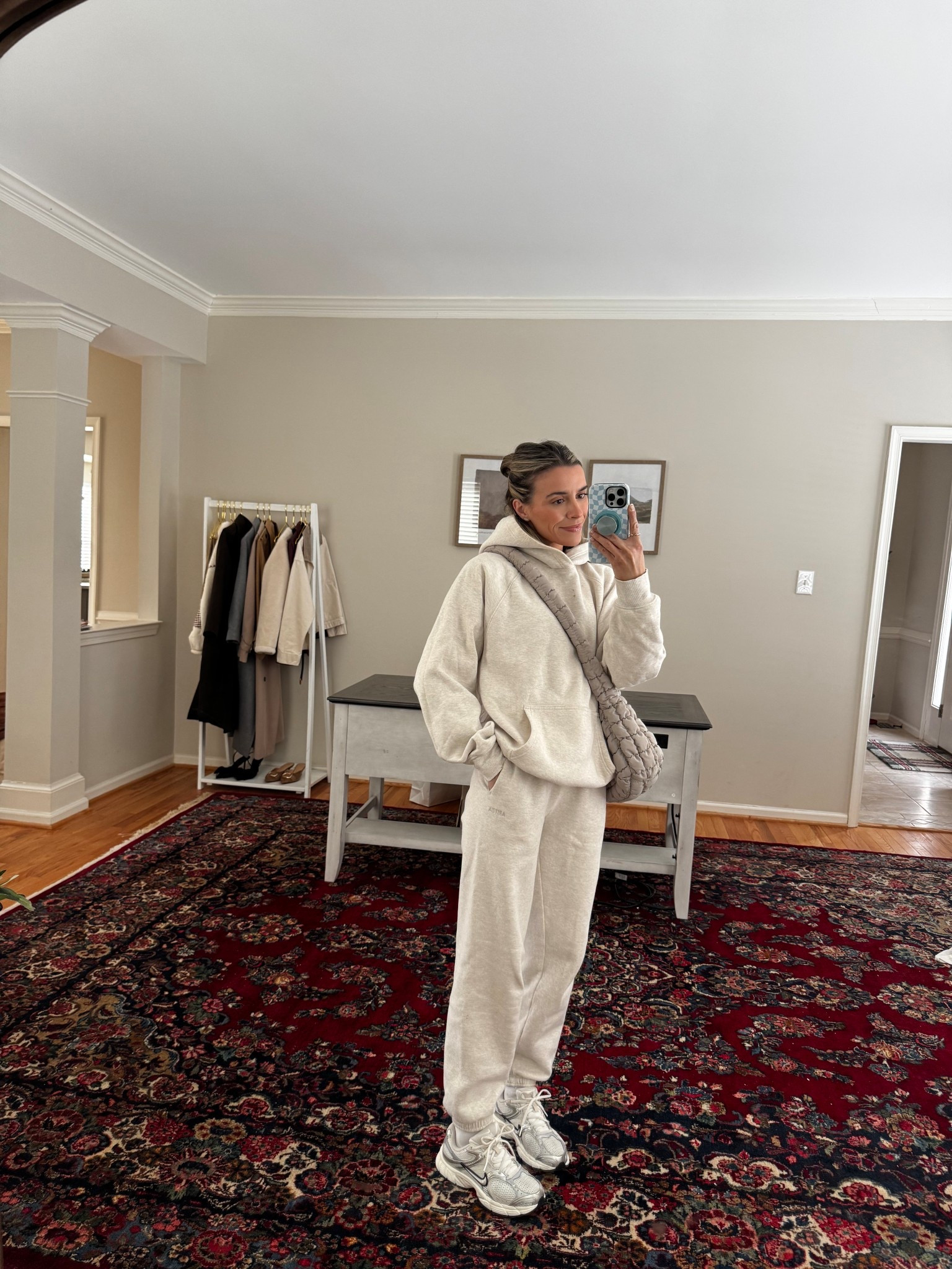 Aritzia oversized Hoodie small, XS pants (mega fit)Heather white cloud color

#LTKActive #LTKmomlife