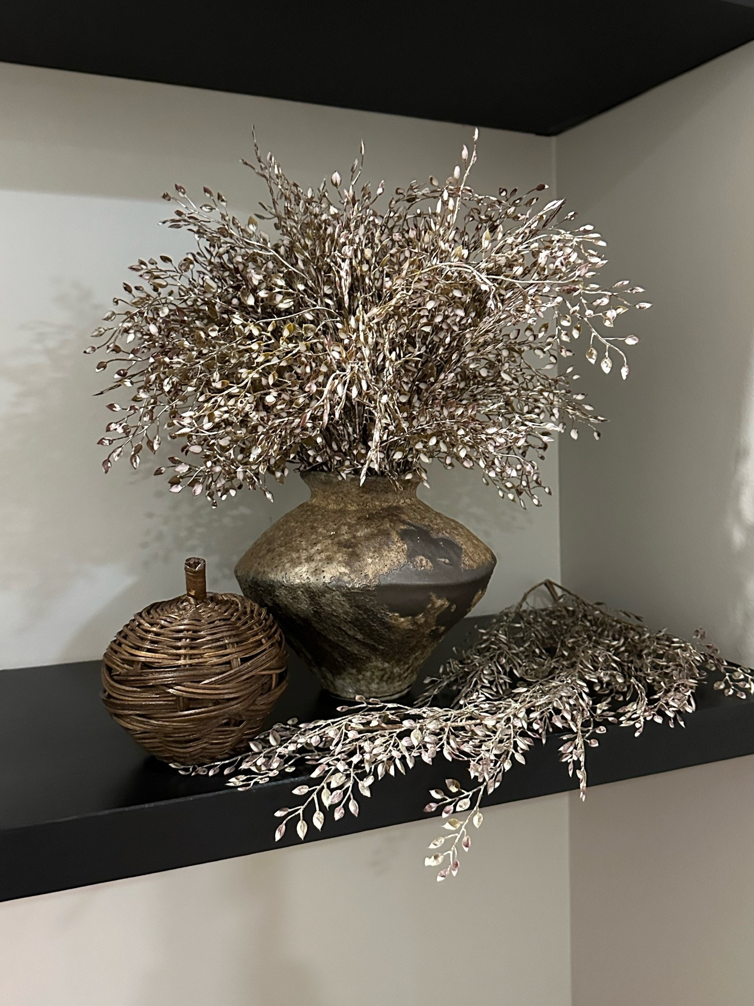 Simple styling without the fuss. I have shared these stems several time because they are so easy to create an arrangement so effortlessly. I used 6 bunches to create this arrangement.

#LTKHome