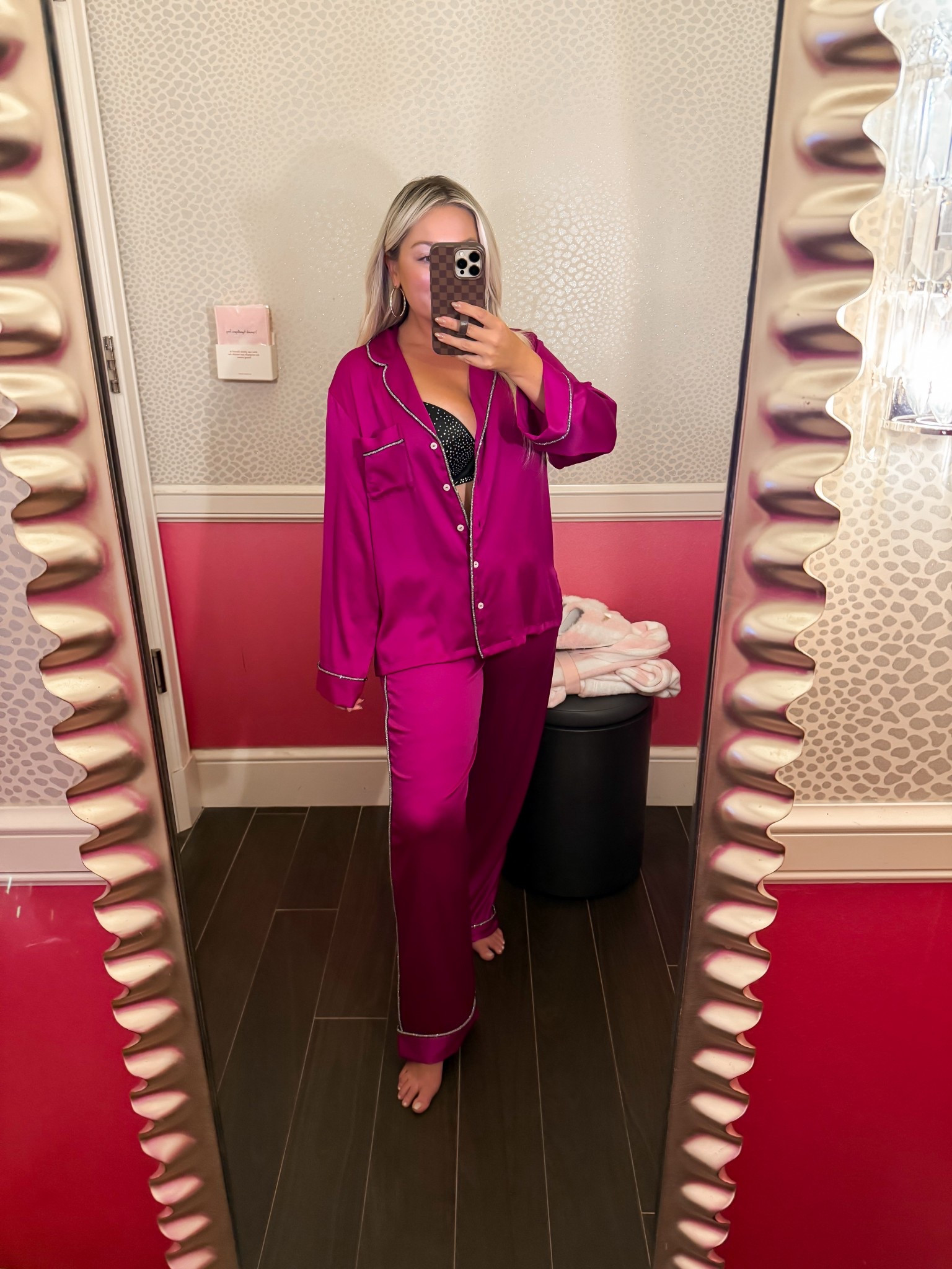 ✨ It’s back - the Victoria’s Secret Fashion Show returns 10/15 at 7 PM! I stopped by @victoriassecret to grab a few favorites for the big night - the iconic pink robe, new PJs, and a few glam sets that give total Angel energy 🪽💗
Can’t wait to cozy up and watch - shop below for links to everything I grabbed! #VSPartner #VSFashionShow #VSLounge 


#LTKSeasonal #LTKWedding #LTKFindsUnder100